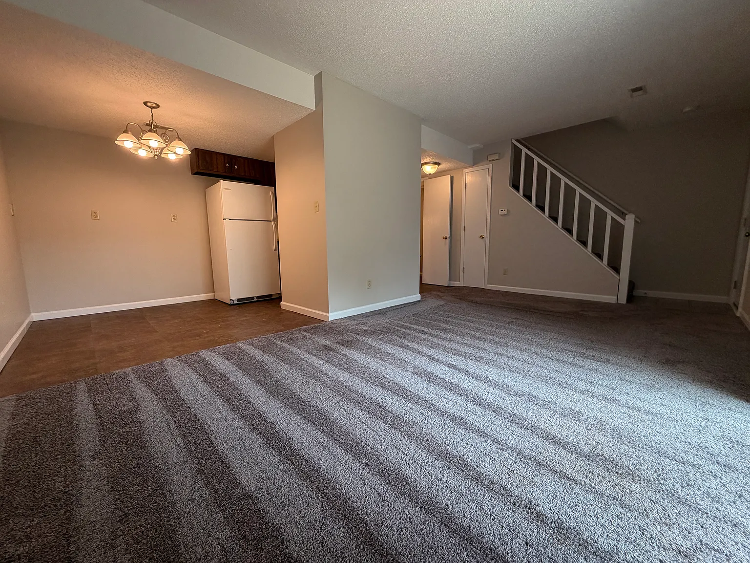 2 bed, 1.5 bath, 900 sqft, $925 — Photo 2