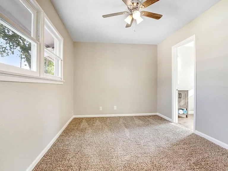713 W Avenue H #10 — Photo 9