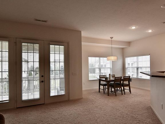 4th image of 1405 Carylake Cir