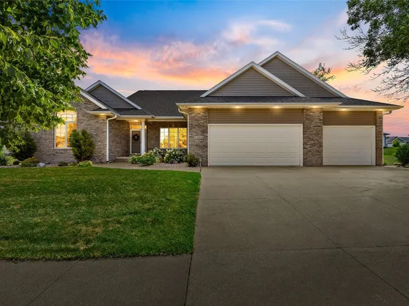 1100 Glendale Ln, Ely, IA 52227