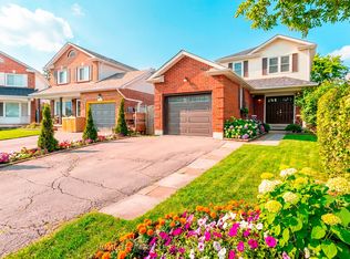 33 Mossgrove Ct, Clarington, ON L1E 1P4