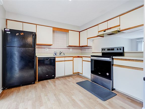 4th image of 133 Penn Ln