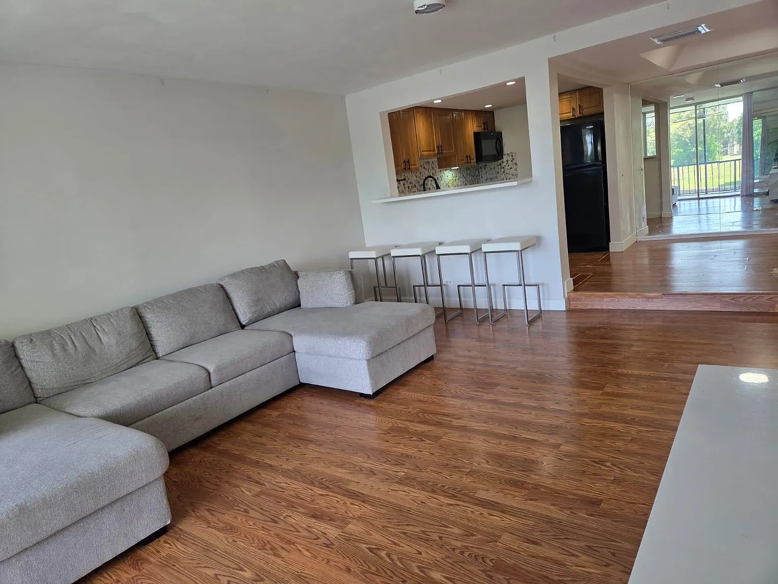 3750 Inverrary Dr — Photo 3