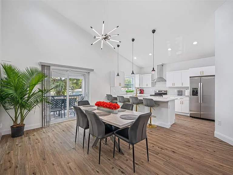 3717 E Clifton St — Photo 11