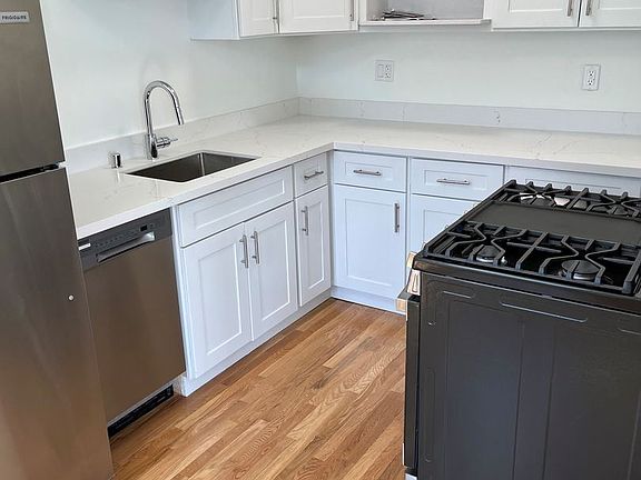 3rd image of 1900 Washington St #401