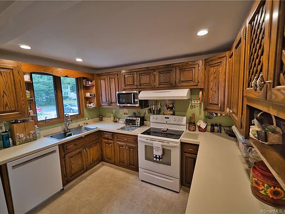 4th image of 33 Ezra St