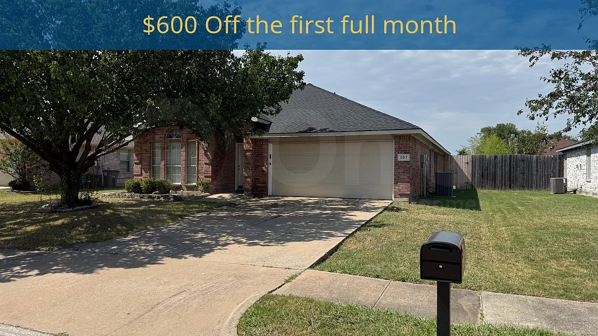 4 bed, 2.0 bath, 1860 sqft, $2,195 — Photo 1