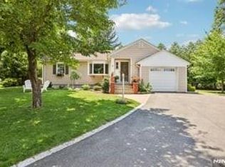 6 Garden Ct, Ho Ho Kus, NJ 07423