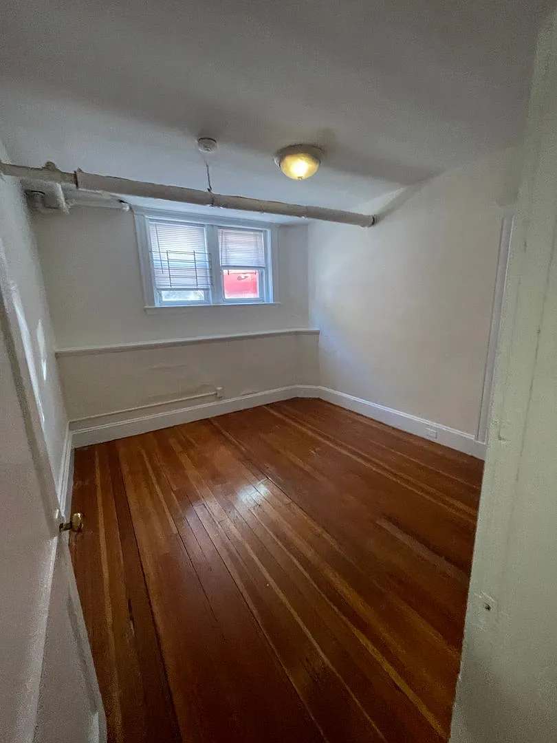 Super Charming Garen level 1 BED Massive eat in kitchen pet friendly Heat Inc No fee Free mpnh — Photo 3