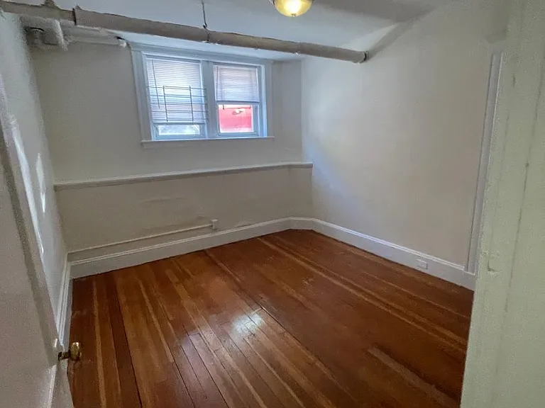 12 Barrows St #B — Photo 2