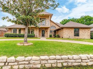 2305 Stonegate Dr N, Bedford, TX 76021