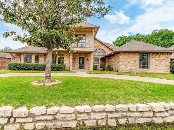 2305 Stonegate Dr N, Bedford, TX 76021