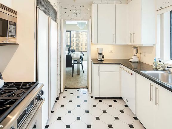 4th image of 425 E 58th St APT 10G