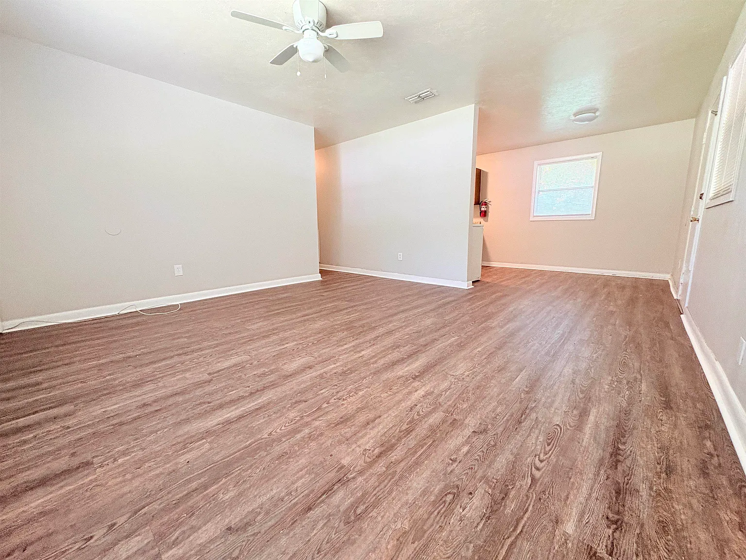 3 bed, 864 sqft, $1,295 — Photo 3