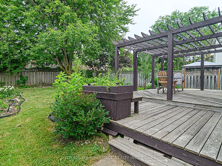 209 Bassett Blvd — Photo 44