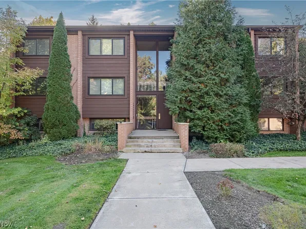 925 Canyon View Rd APT 202, Northfield, OH 44067