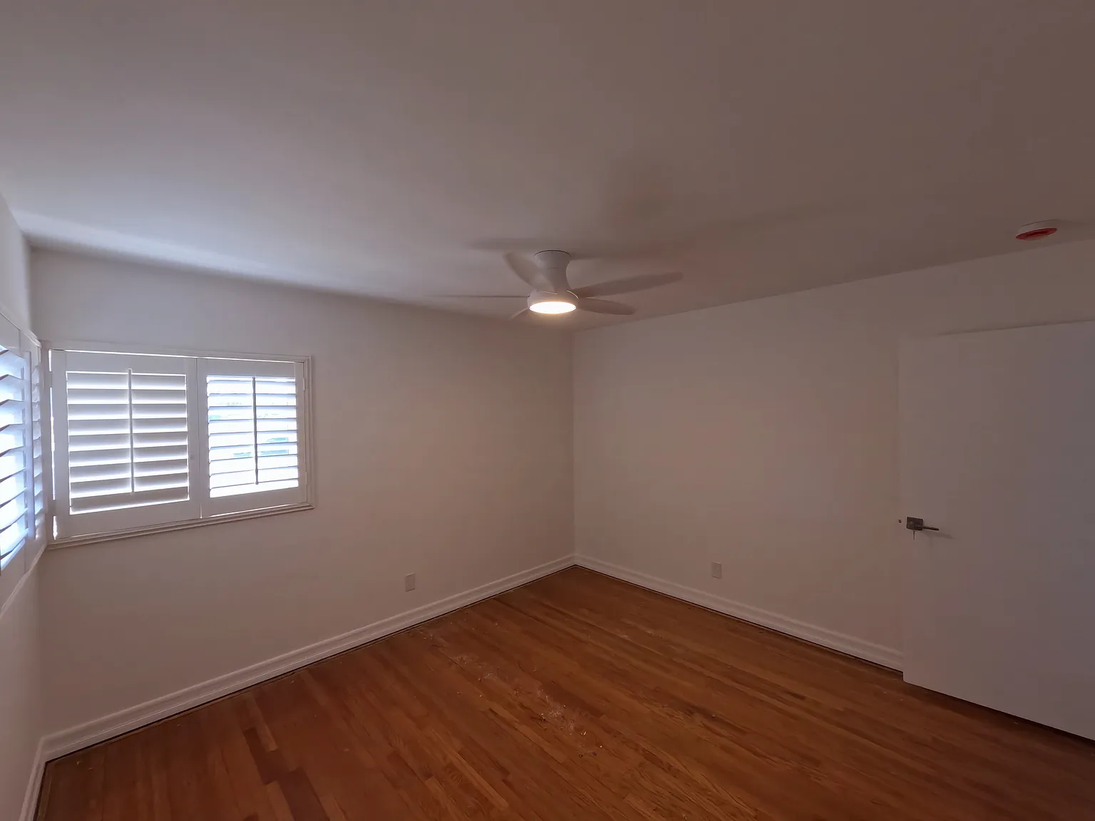 255 W La Verne Ave — Photo 1
