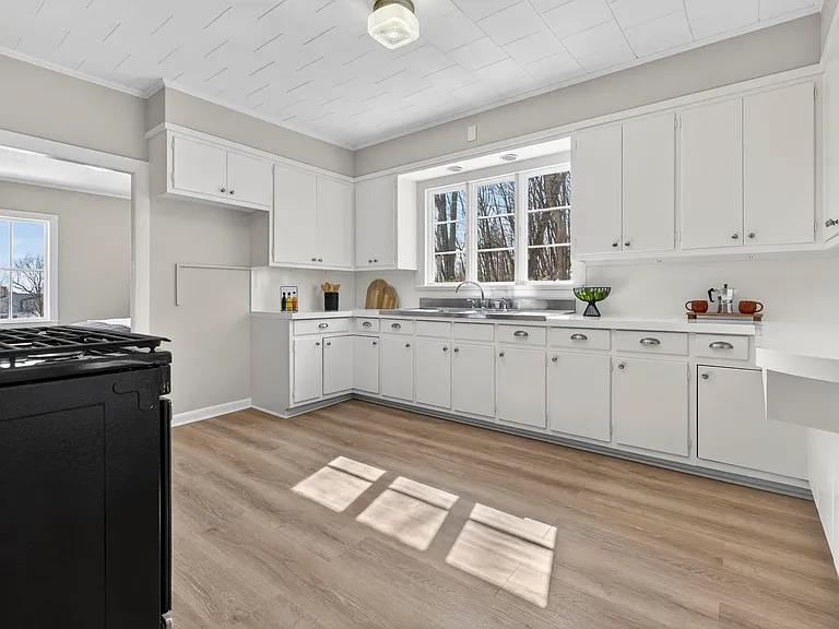 318 Charles St #2 — Photo 4