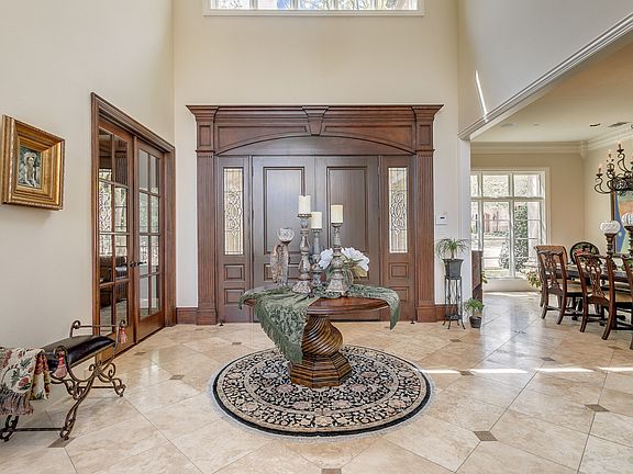 4_05foyer.jpg
