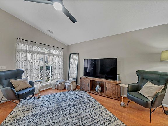 4th image of 105 Southampton Dr
