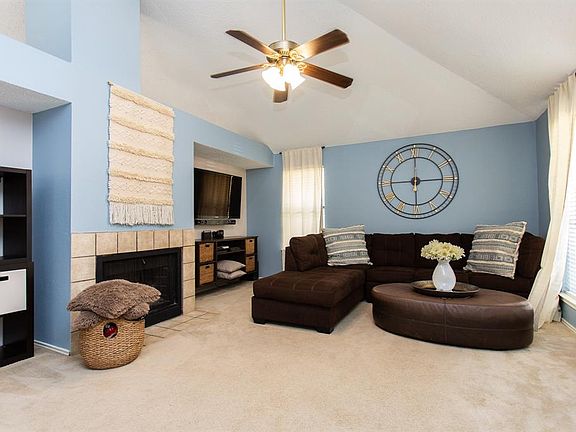 3rd image of 1408 Petunia Dr
