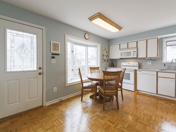 4th image of 32446 Maryland St
