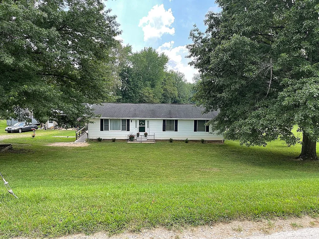 409 Lucas Ln photo 1