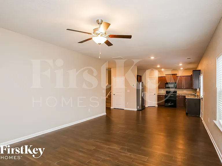 811 Walnut Creek Cir — Photo 7