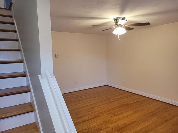 3rd image of 525 Fleming Ave NE #525