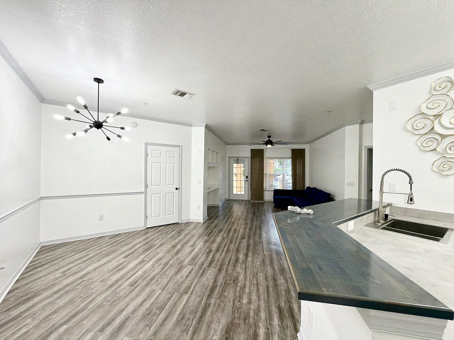 1 bed, 1100 sqft, $1,685 — Photo 2