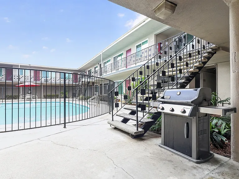 2425 Carson St #22 — Photo 5