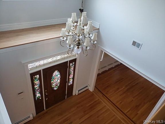 4th image of 8 Somerset Ln