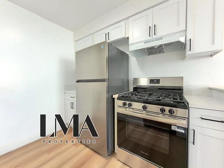 8208 Romaine St #1A — Photo 3