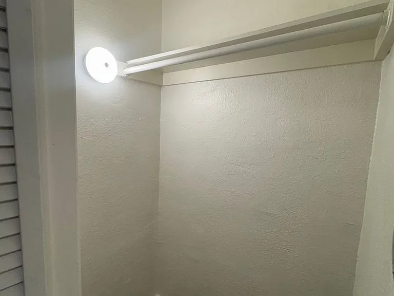 447 S. Rampart Blvd - Studio & 1 Bedroom Apartment! — Photo 10