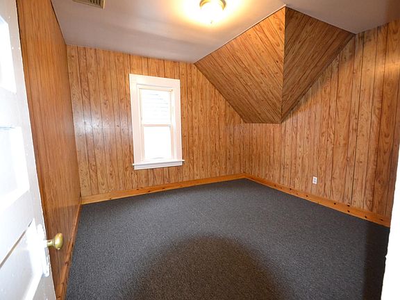 3rd image of 862 Howard Ave