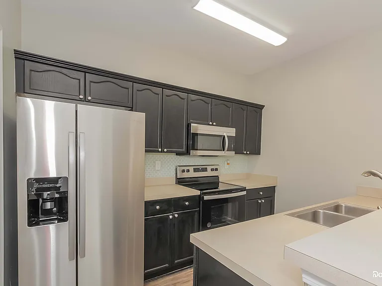 7943 Rolling Meadows Ln — Photo 3