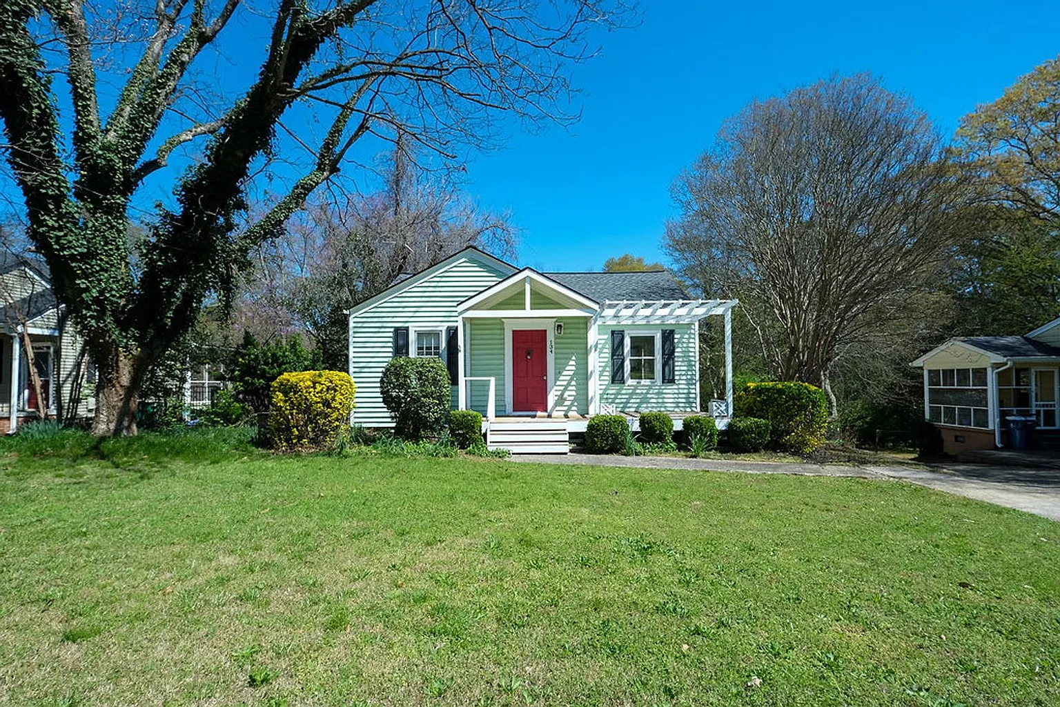 134 Westover Dr photo 1