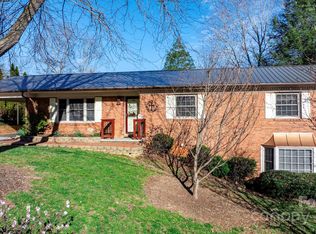914 Hemlock Dr NE, Lenoir, NC 28645
