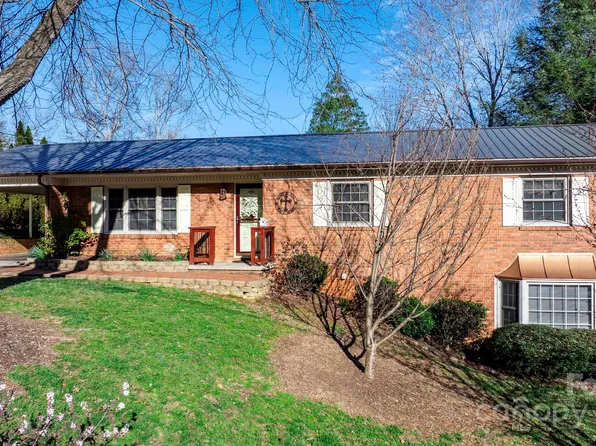 914 Hemlock Dr NE, Lenoir, NC 28645