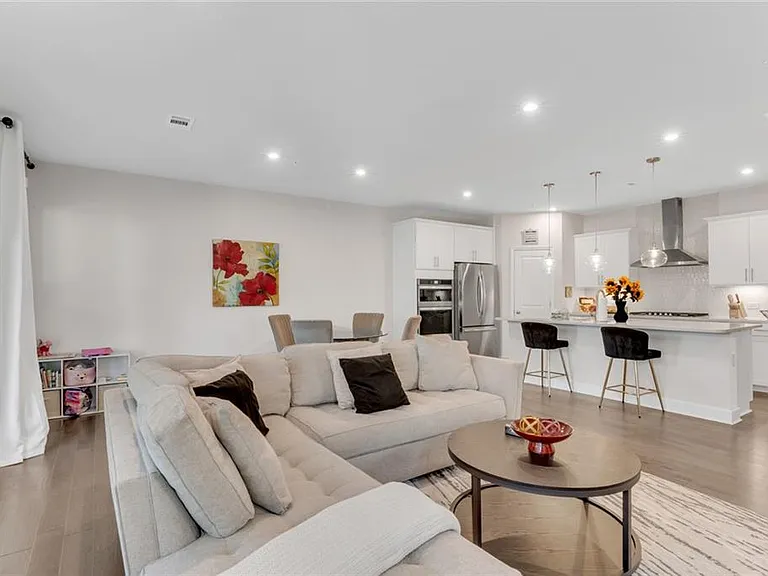 624 Spadina Rd — Photo 13