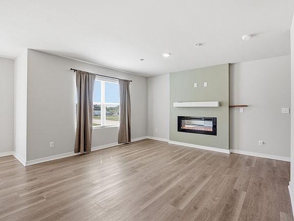 4th image of 488 Thomas St