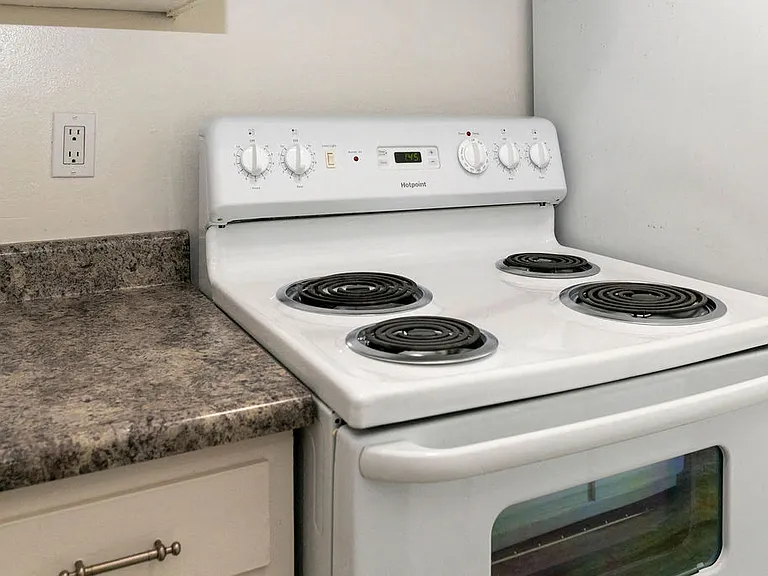 Solaris Apartments — Photo 7
