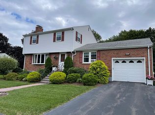 40 Scott Cir, Dedham, MA 02026