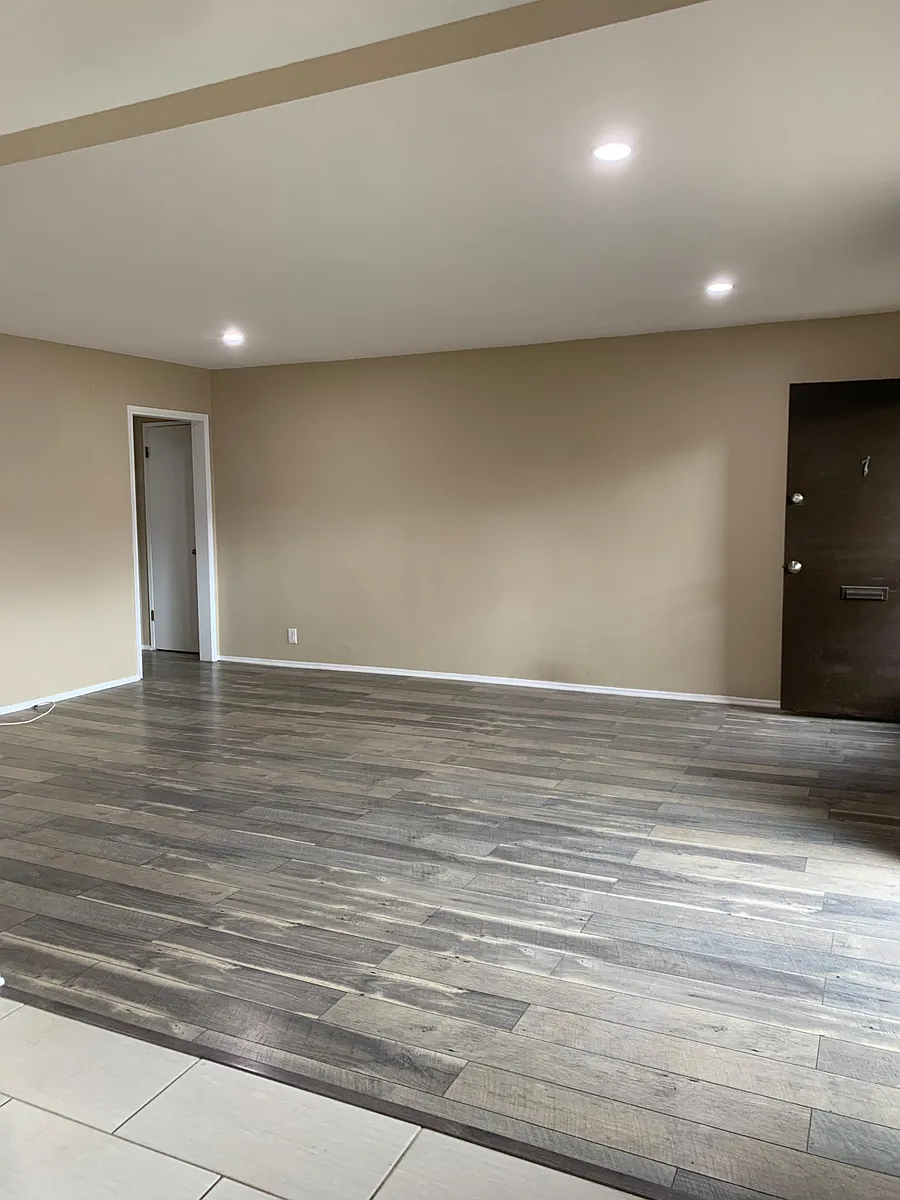 Building Photo - 335 N Isabel St #7