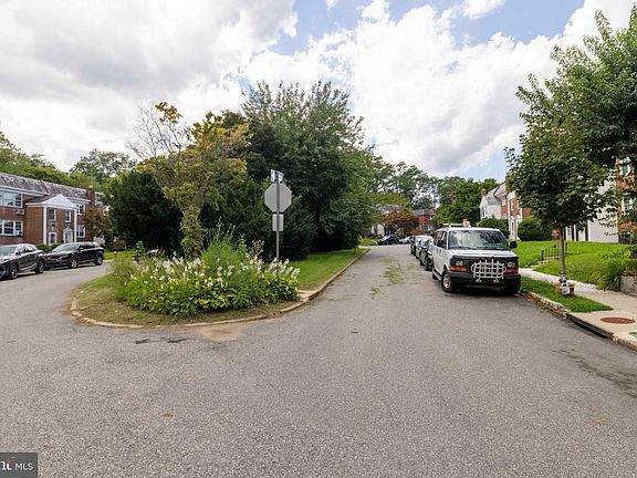 3rd image of 3711 Mimi Cir