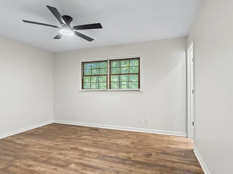 213 Dogwood Glen Dr — Photo 14