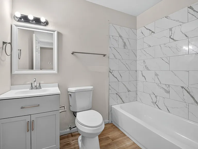 904 Newington Ave #B — Photo 16