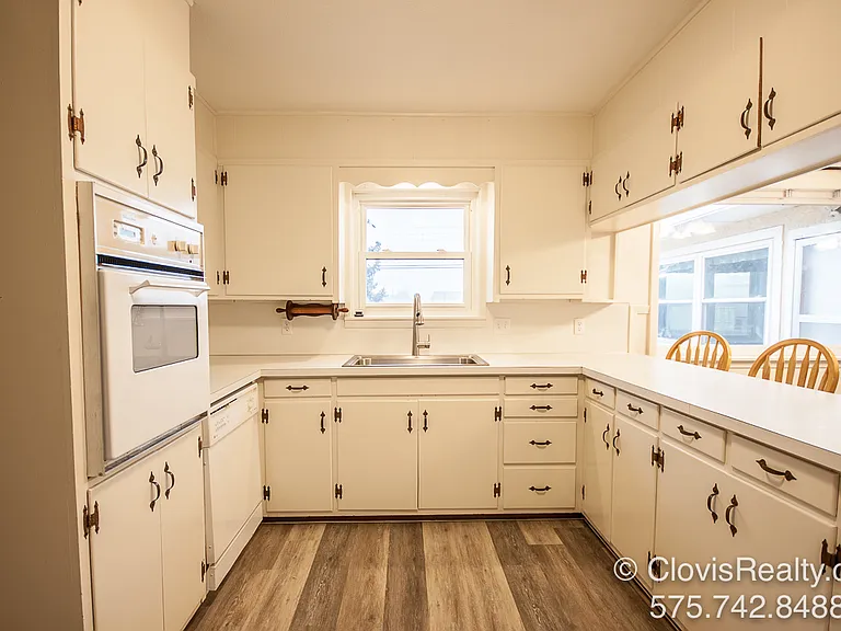 317 Murray Dr — Photo 9