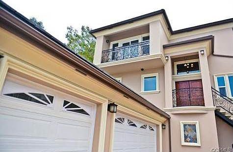 2nd image of 810 Mooney Dr