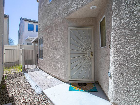 4th image of 5021 Tioga Pass Ave
